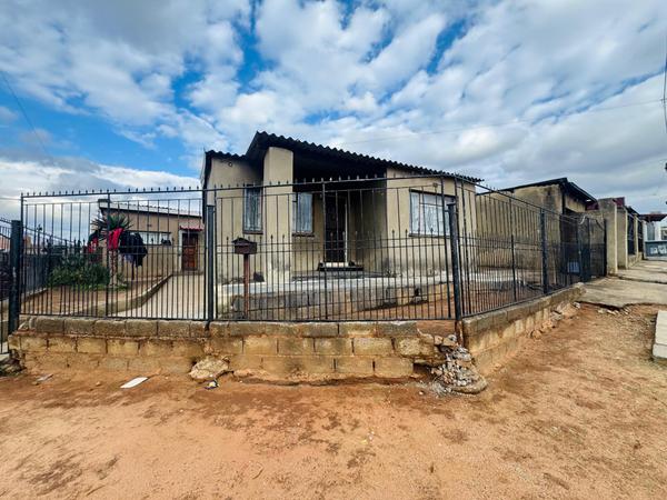 House For Sale in Diepkloof Zone 6, Diepkloof